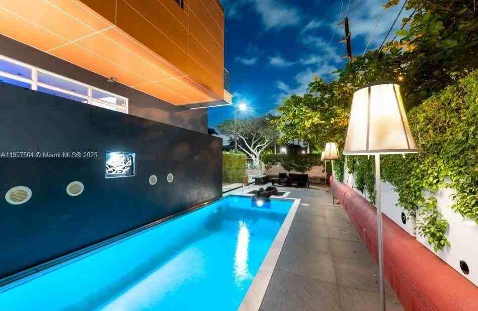 1606 S Bayshore Dr - Photo 3 of 50