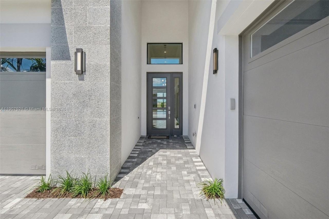 13131 Feathering Way - Photo 2 of 36