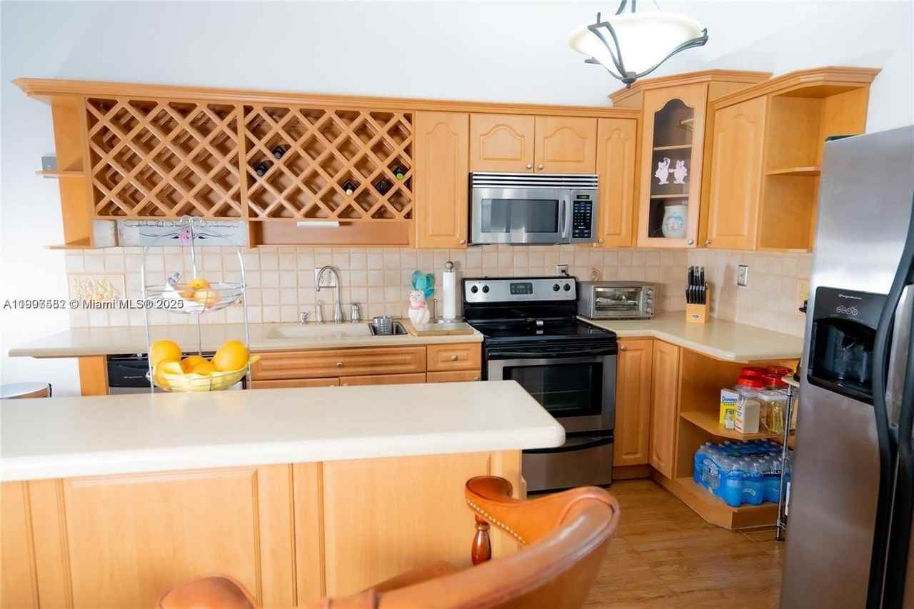 8844 Nw 113th St - Photo 4 of 12