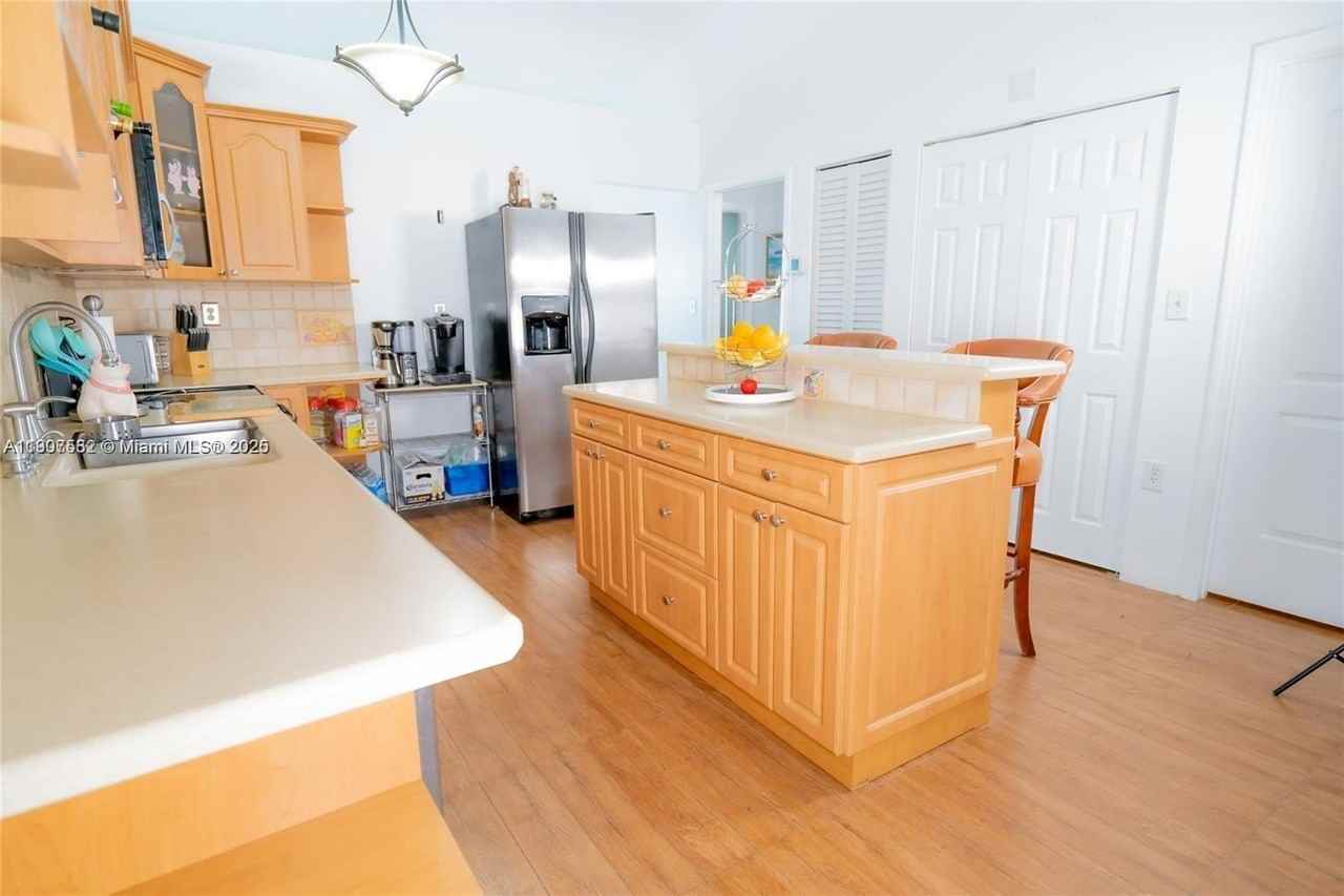 8844 Nw 113th St - Photo 5 of 12