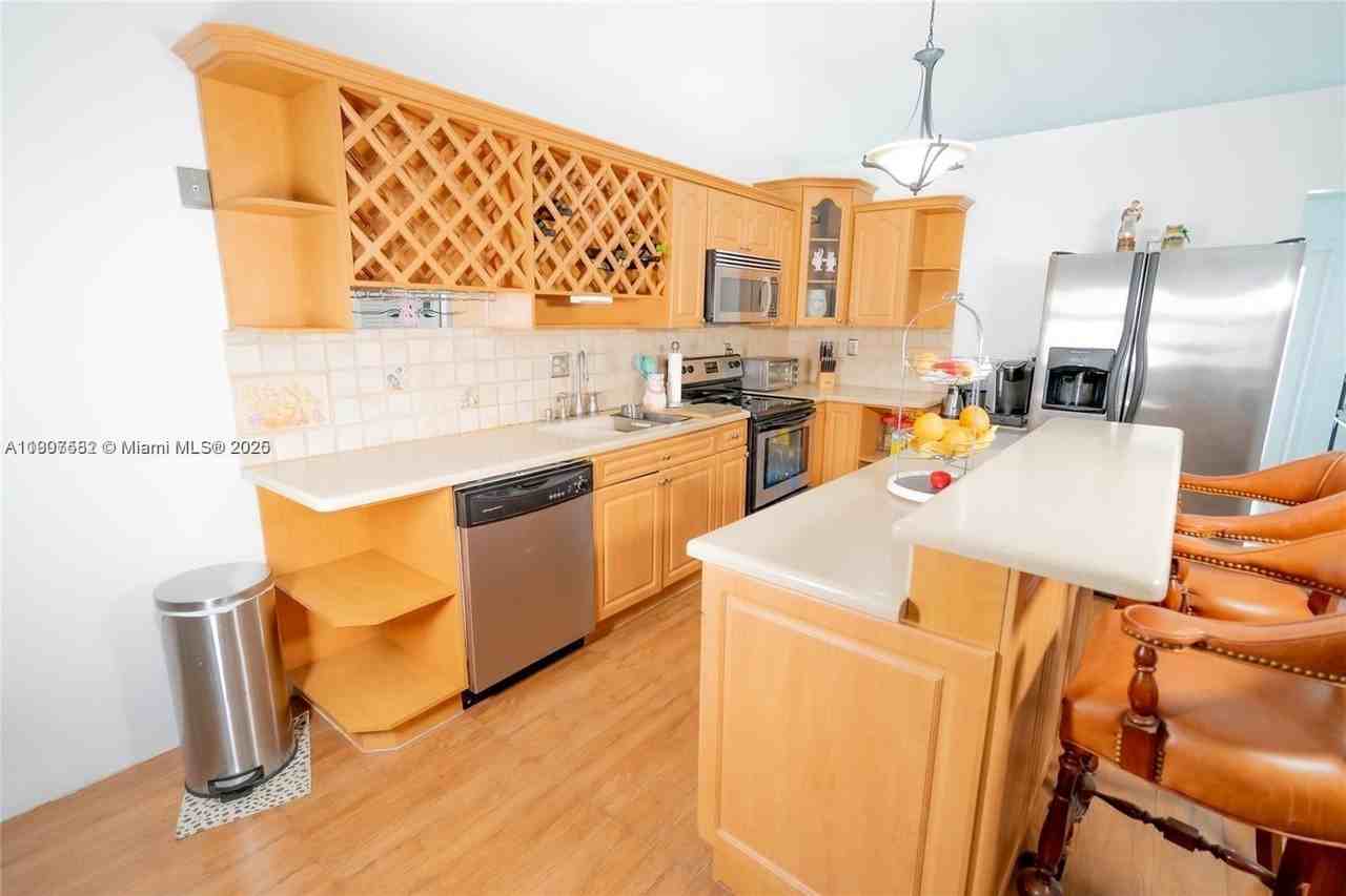 8844 Nw 113th St - Photo 7 of 12