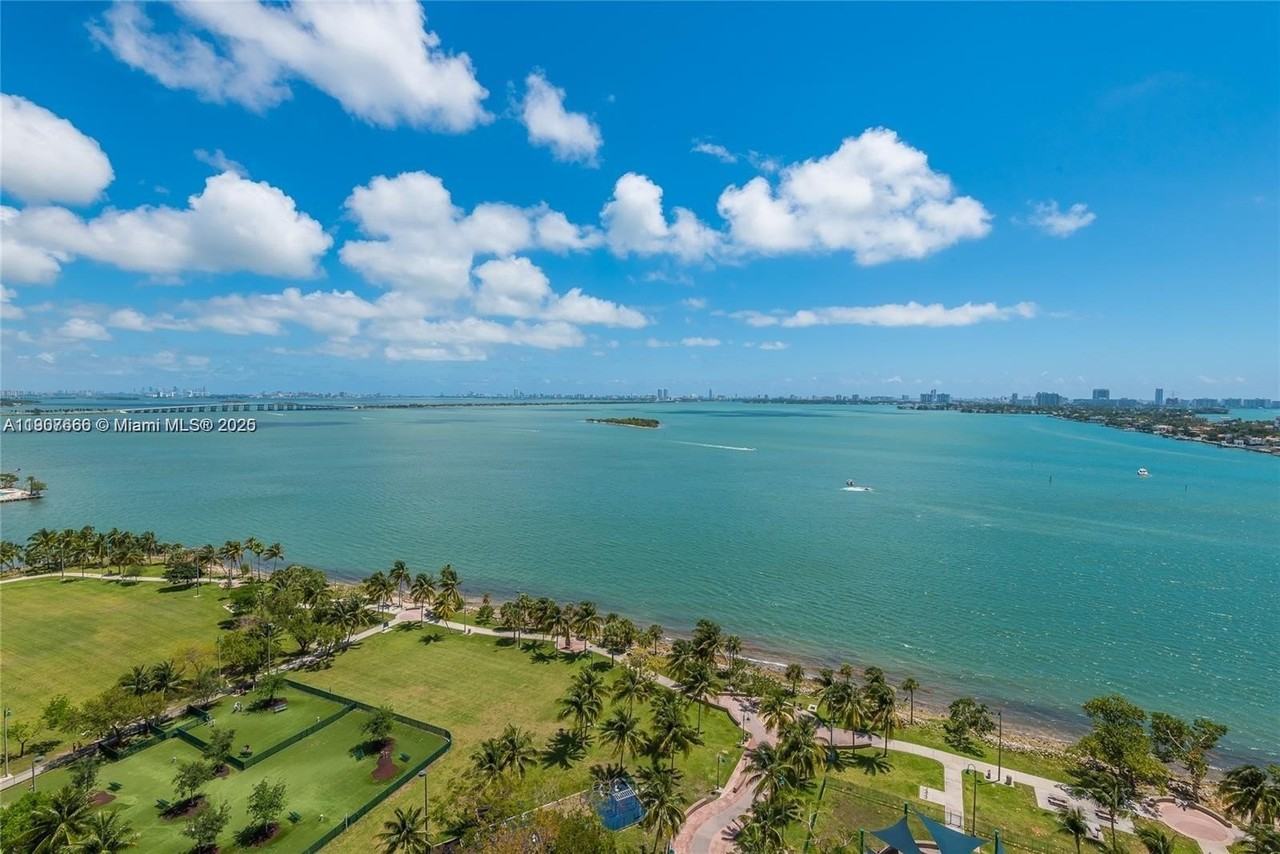 488 Ne 18th St #1815 - Photo 6 of 31