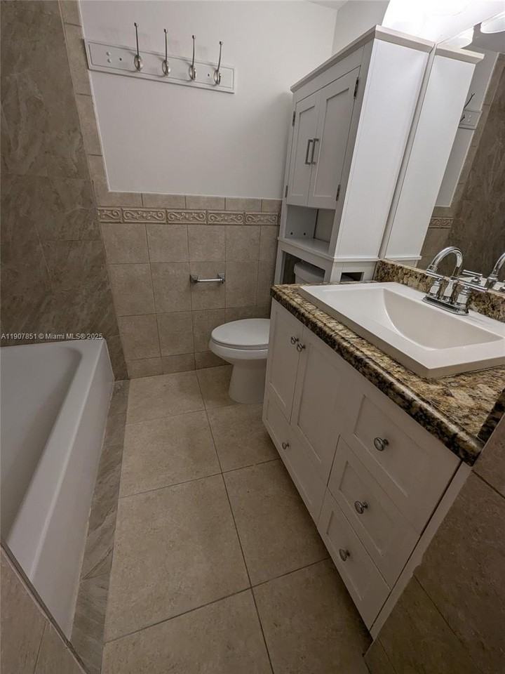 15018 Sw 80th Ter #907 - Photo 7 of 16