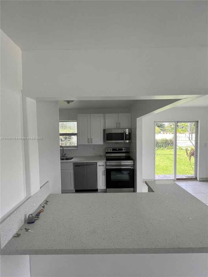 1600 Sw 71st Ct #NA - Photo 6 of 15