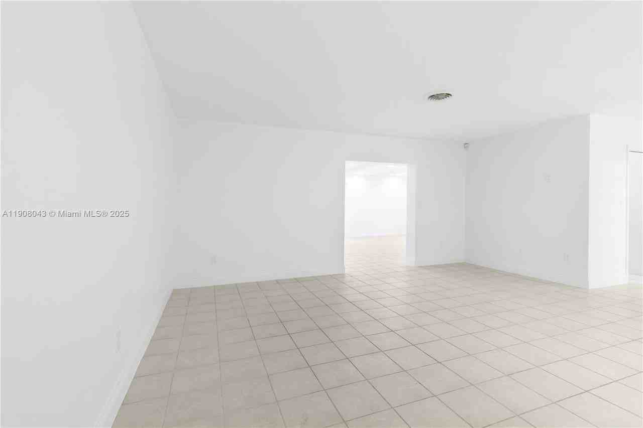 16412 Sw 74th Ct - Photo 5 of 40