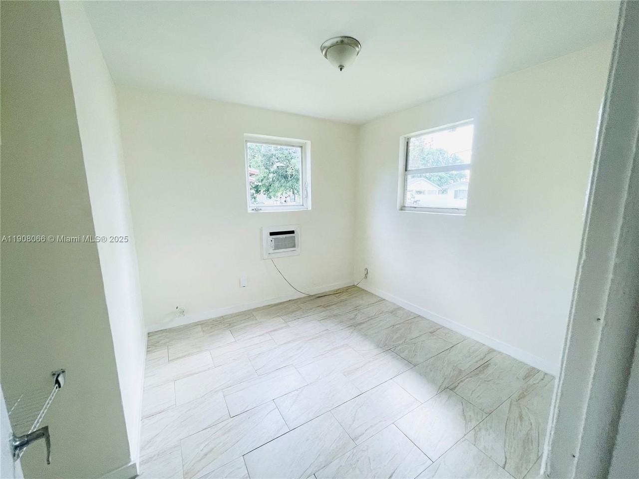 26603 Southwest 138th Avenue #26603 - Photo 4 of 10