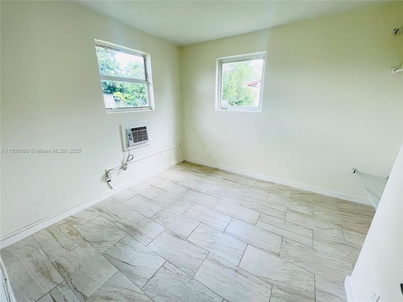 26603 Southwest 138th Avenue #26603 - Photo 5 of 10