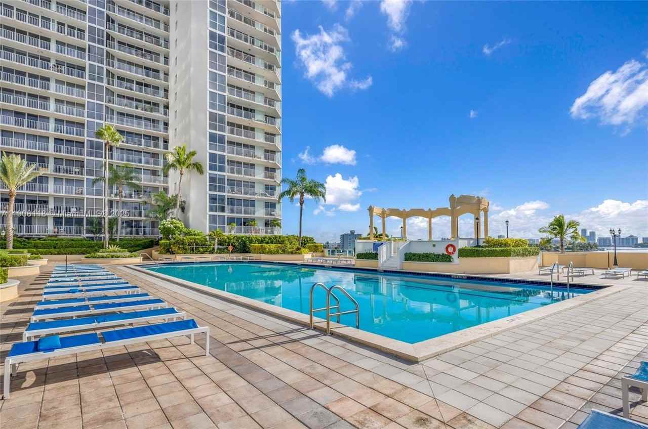 7601 E Treasure Dr #510 - Photo 2 of 28