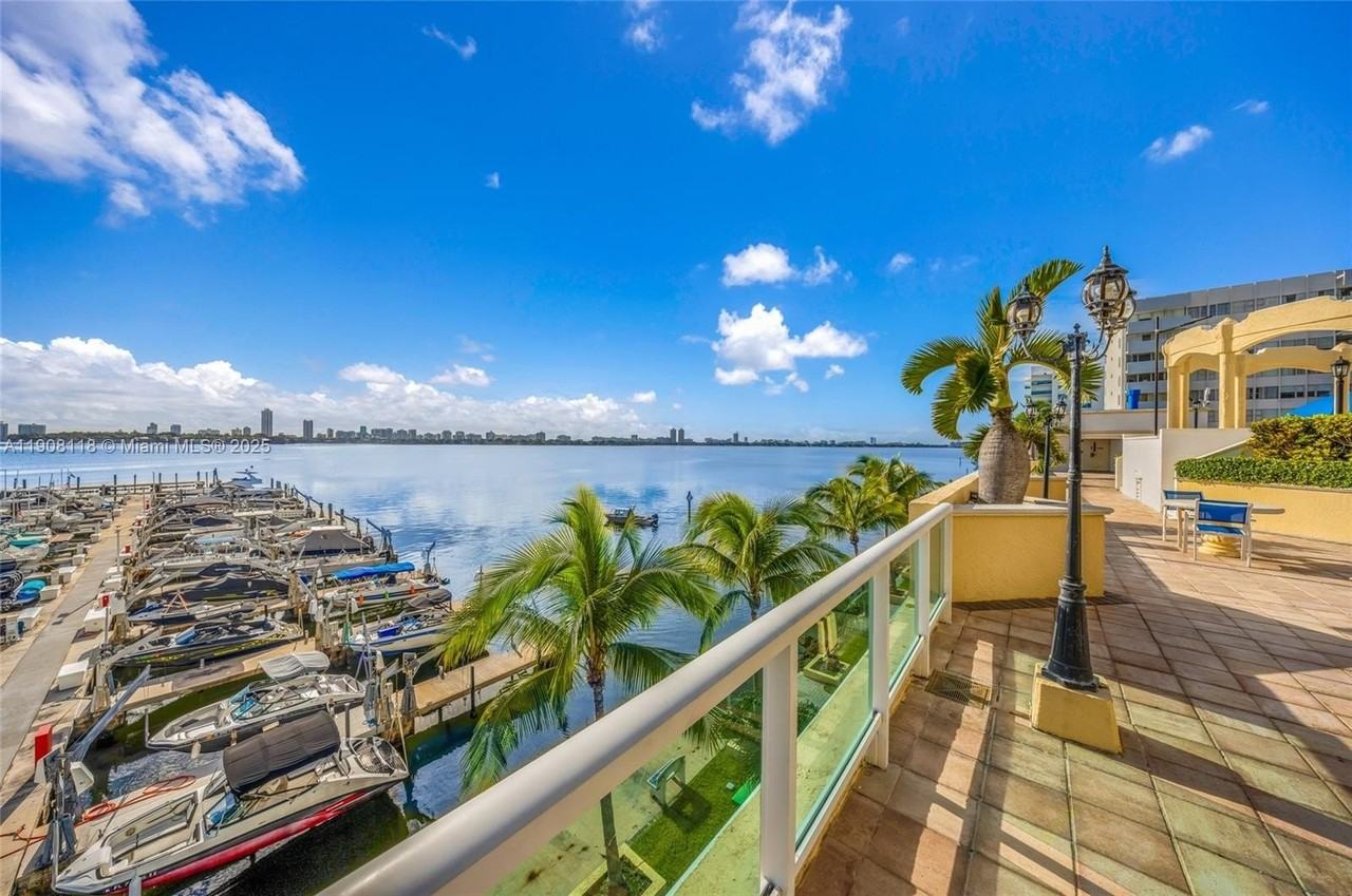 7601 E Treasure Dr #510 - Photo 6 of 28