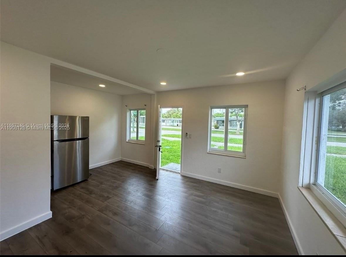 17175 Ne 19th Ave #6 - Photo 2 of 12