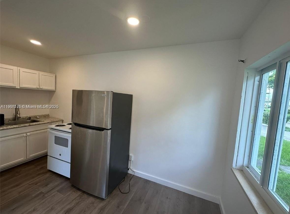 17175 Ne 19th Ave #6 - Photo 4 of 12