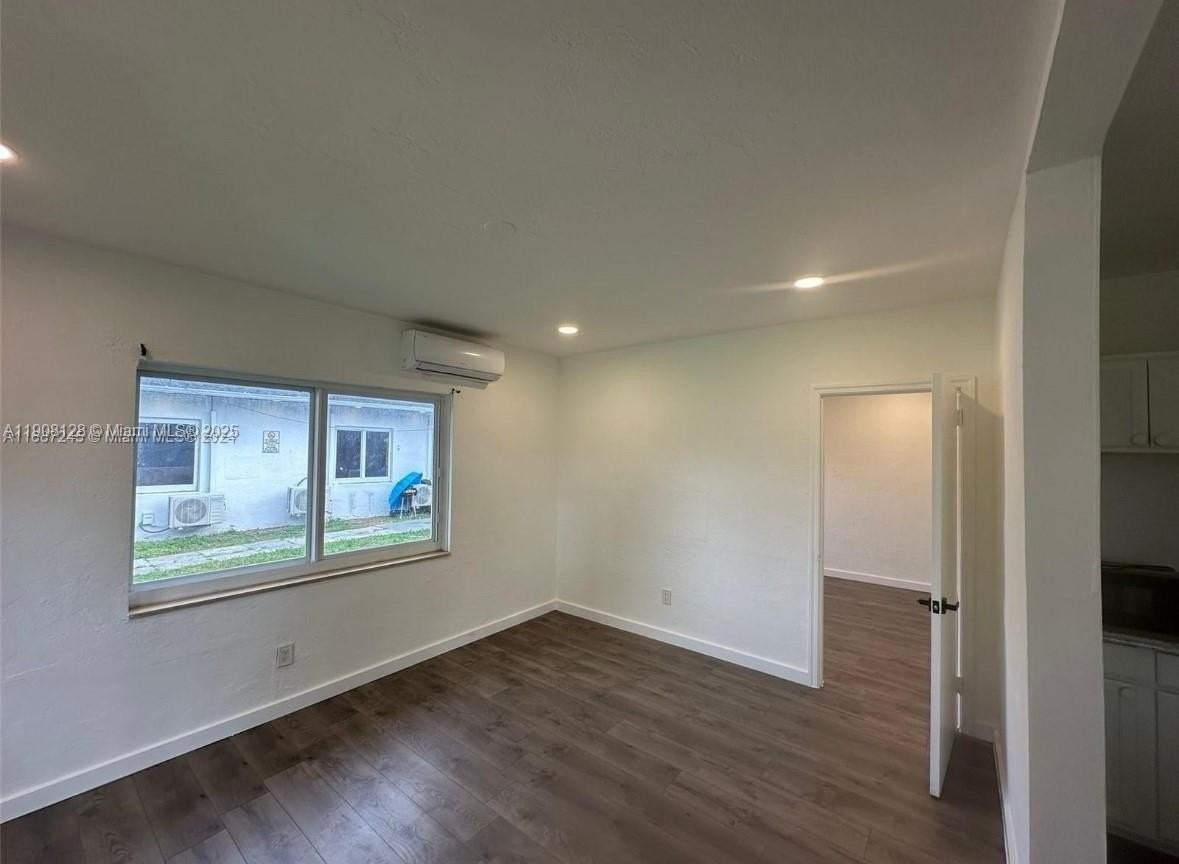 17175 Ne 19th Ave #6 - Photo 7 of 12