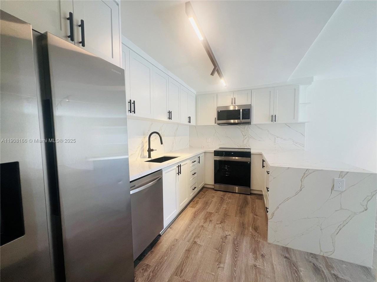 201 Jefferson Ave #4C - Photo 2 of 13