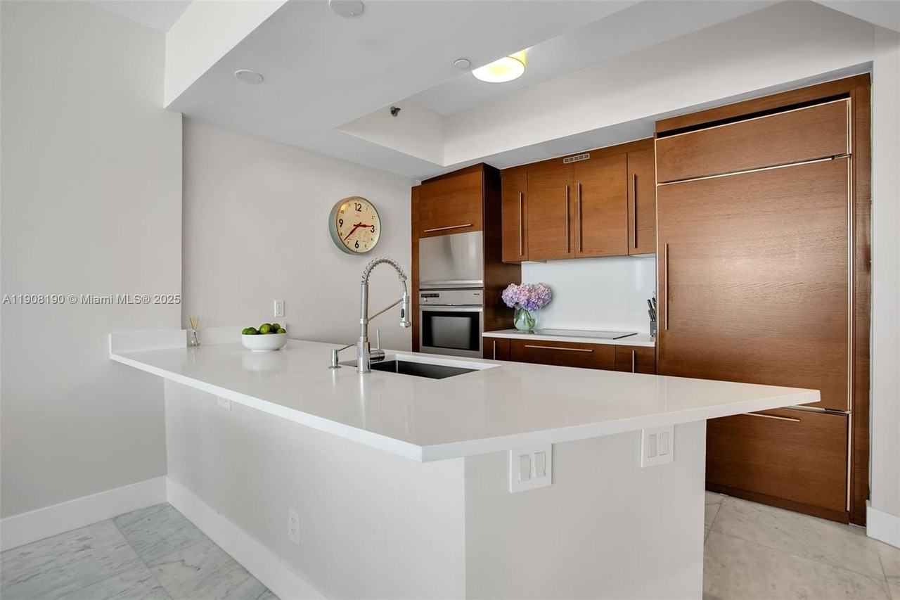 450 Alton Road #2110 - Photo 7 of 33