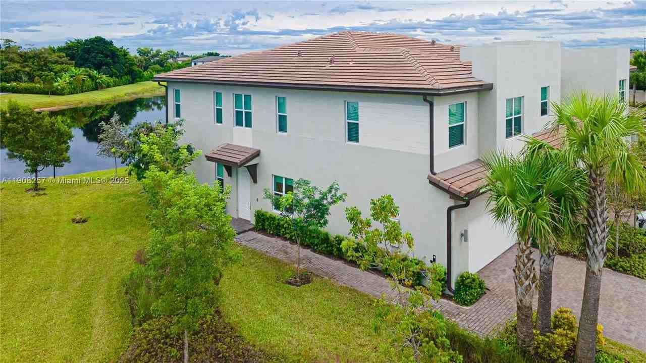 4830 Navali Dr #4830 - Photo 3 of 34