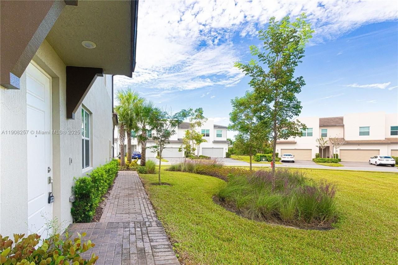 4830 Navali Dr #4830 - Photo 4 of 34