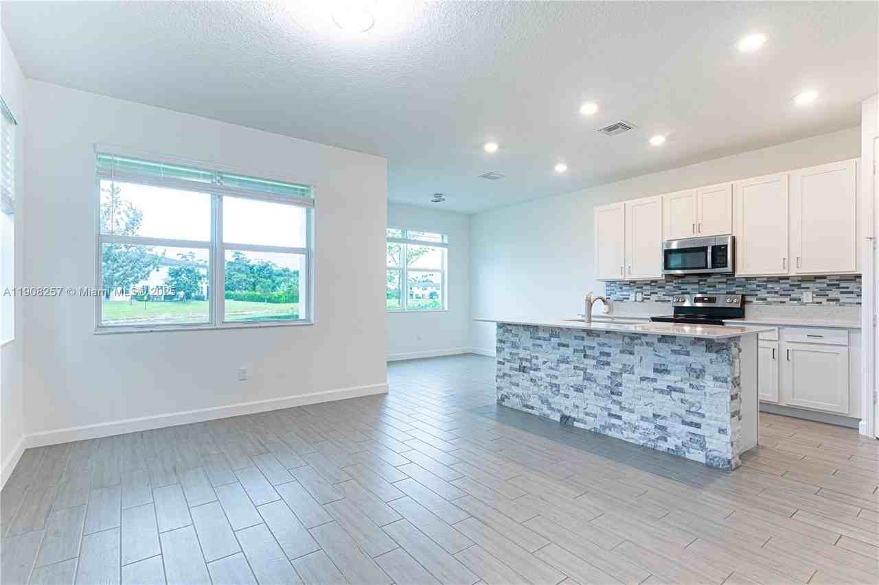 4830 Navali Dr #4830 - Photo 6 of 34