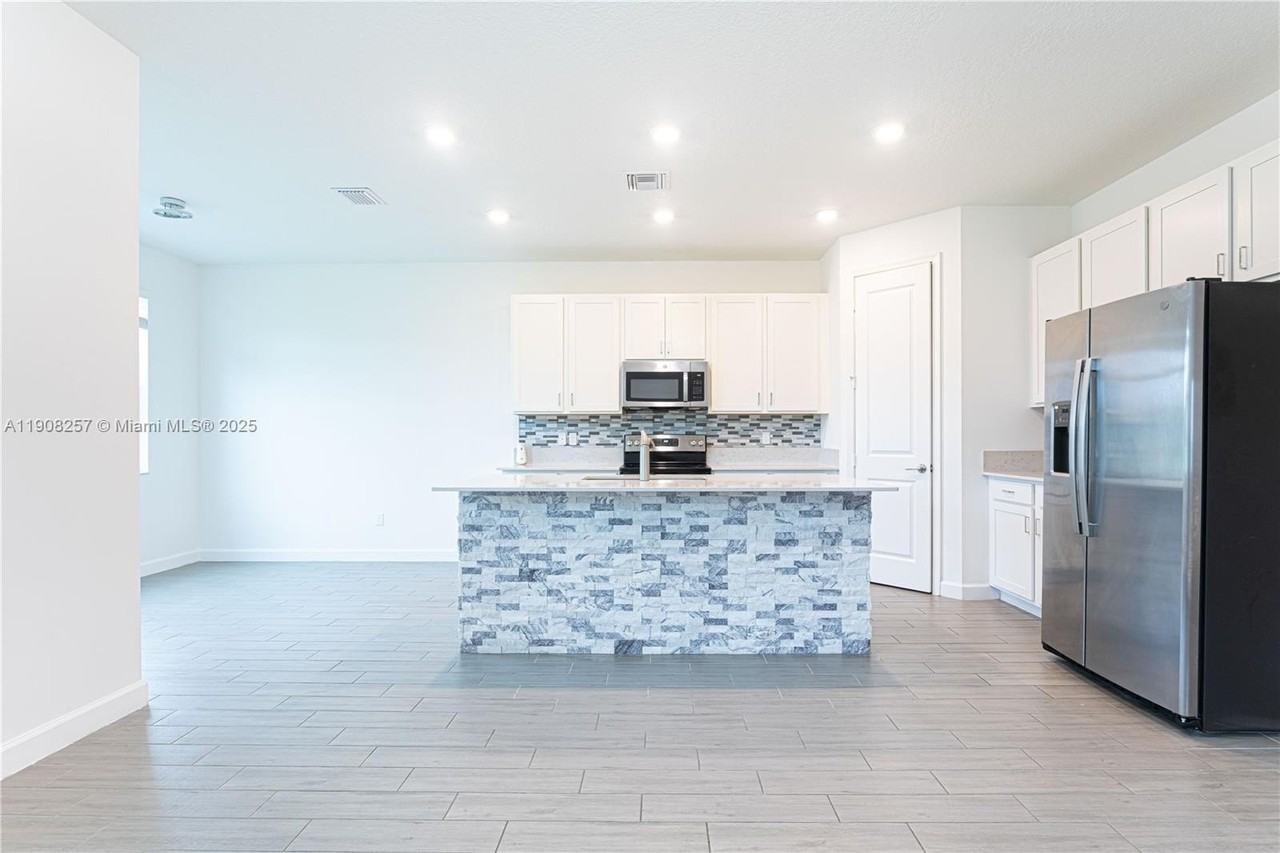 4830 Navali Dr #4830 - Photo 7 of 34