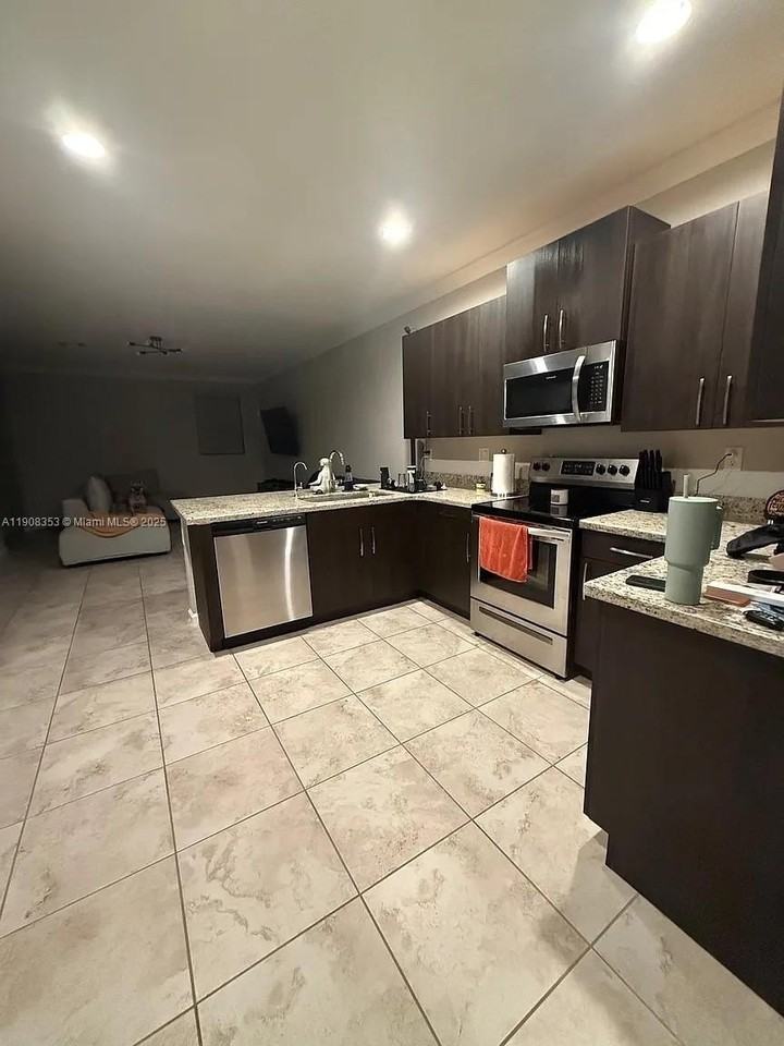 1442 Se 23rd Ter #1442 - Photo 7 of 19