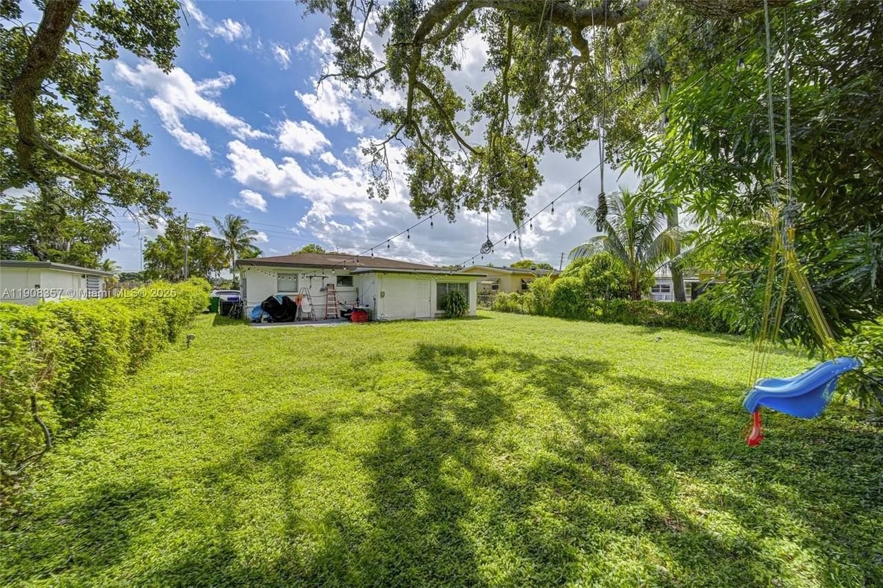 6433 Sw 25th St #6433 - Photo 7 of 22