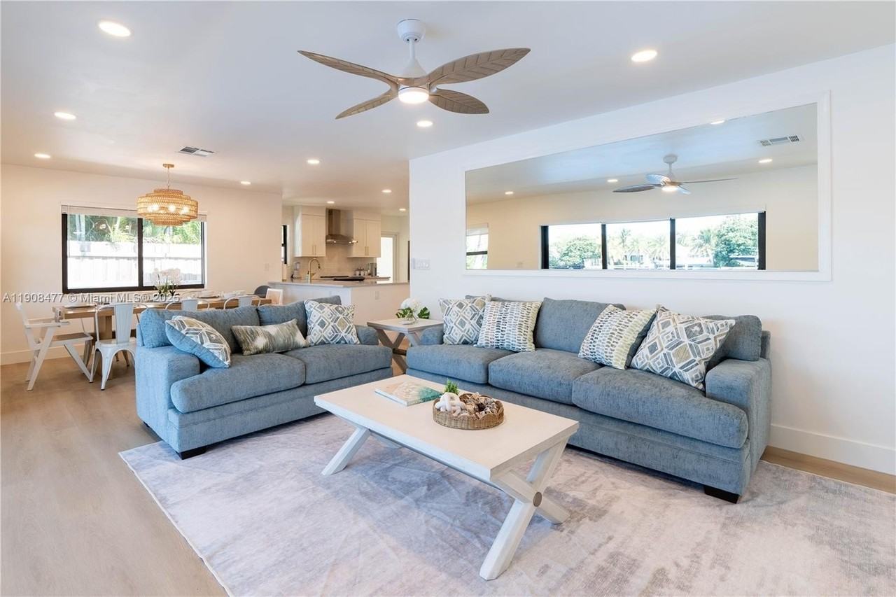 309 S Riverside Dr - Photo 6 of 23