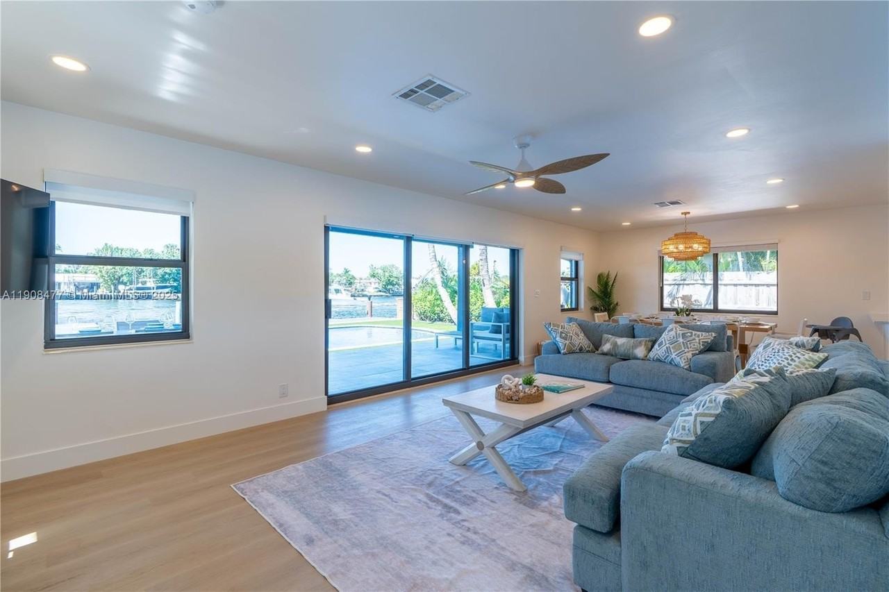 309 S Riverside Dr - Photo 7 of 23