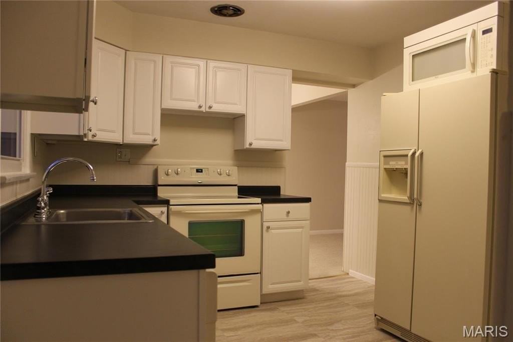 10832 Three Court Drive - Photo 3 of 10