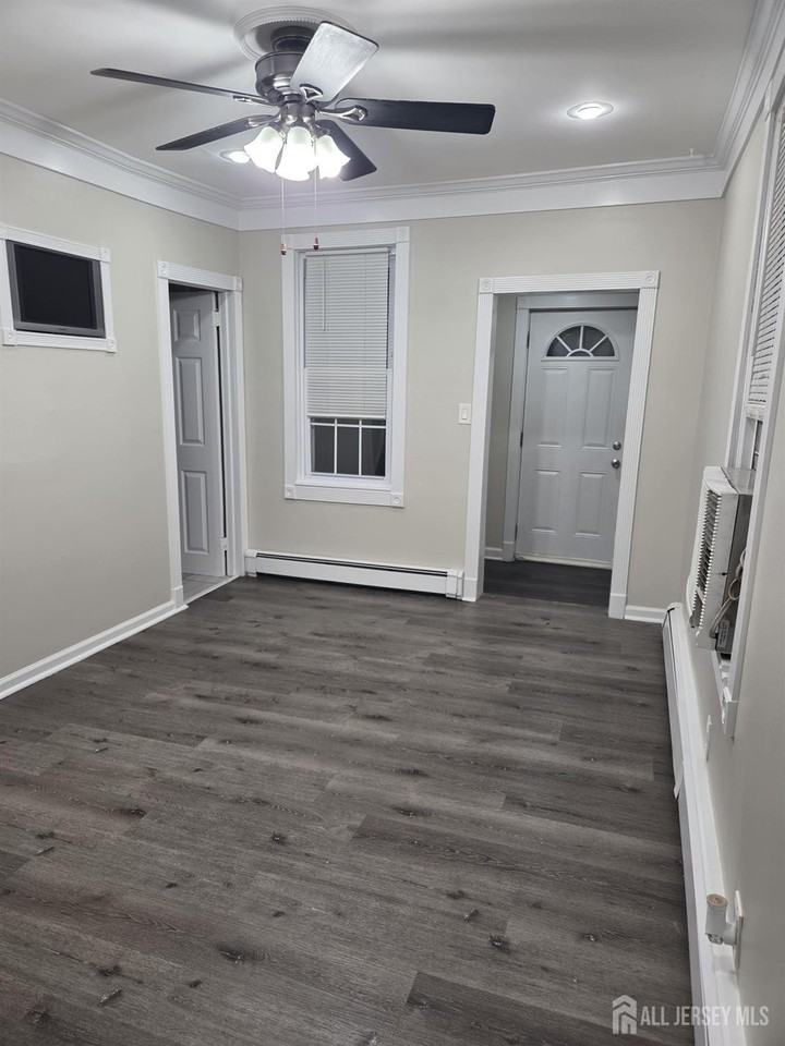 537 Harrington St - Photo 6 of 16