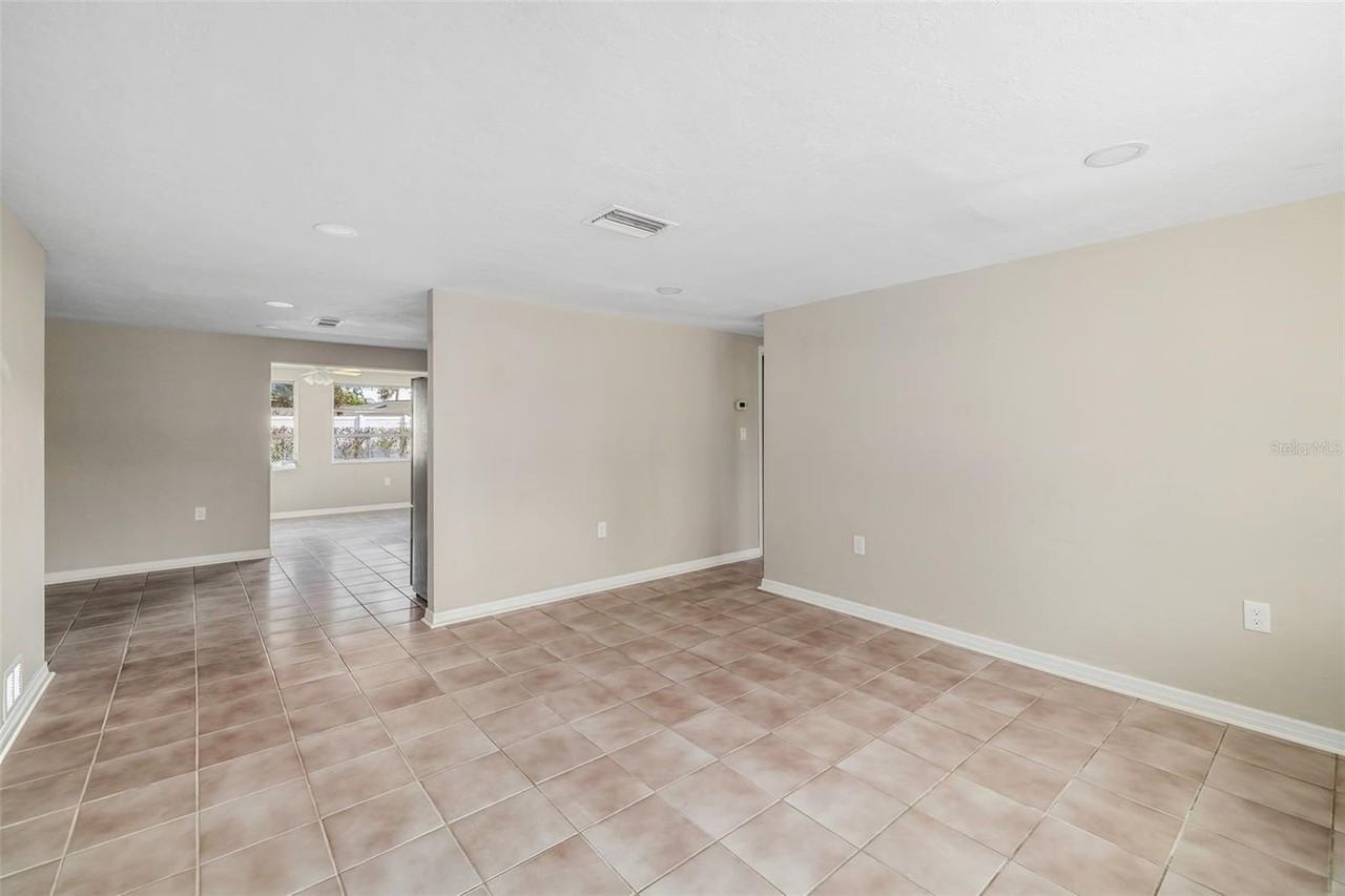 6051 Carlton Avenue - Photo 5 of 26