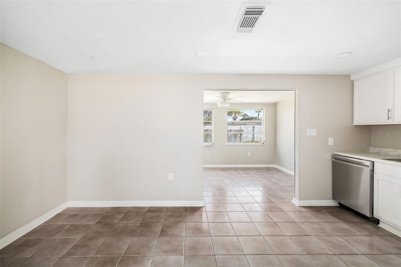 6051 Carlton Avenue - Photo 7 of 26