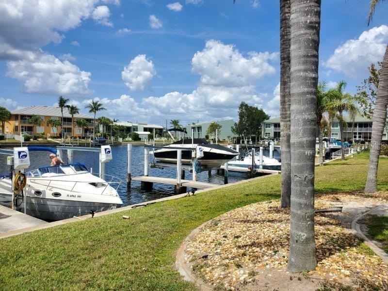 3233 Wood Thrush Dr #24A - Photo 3 of 28