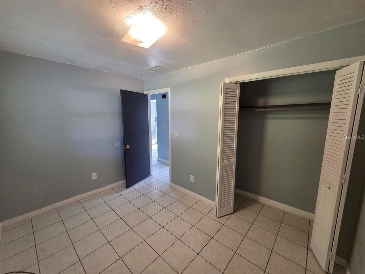 401 Hibiscus Ave - Photo 2 of 9