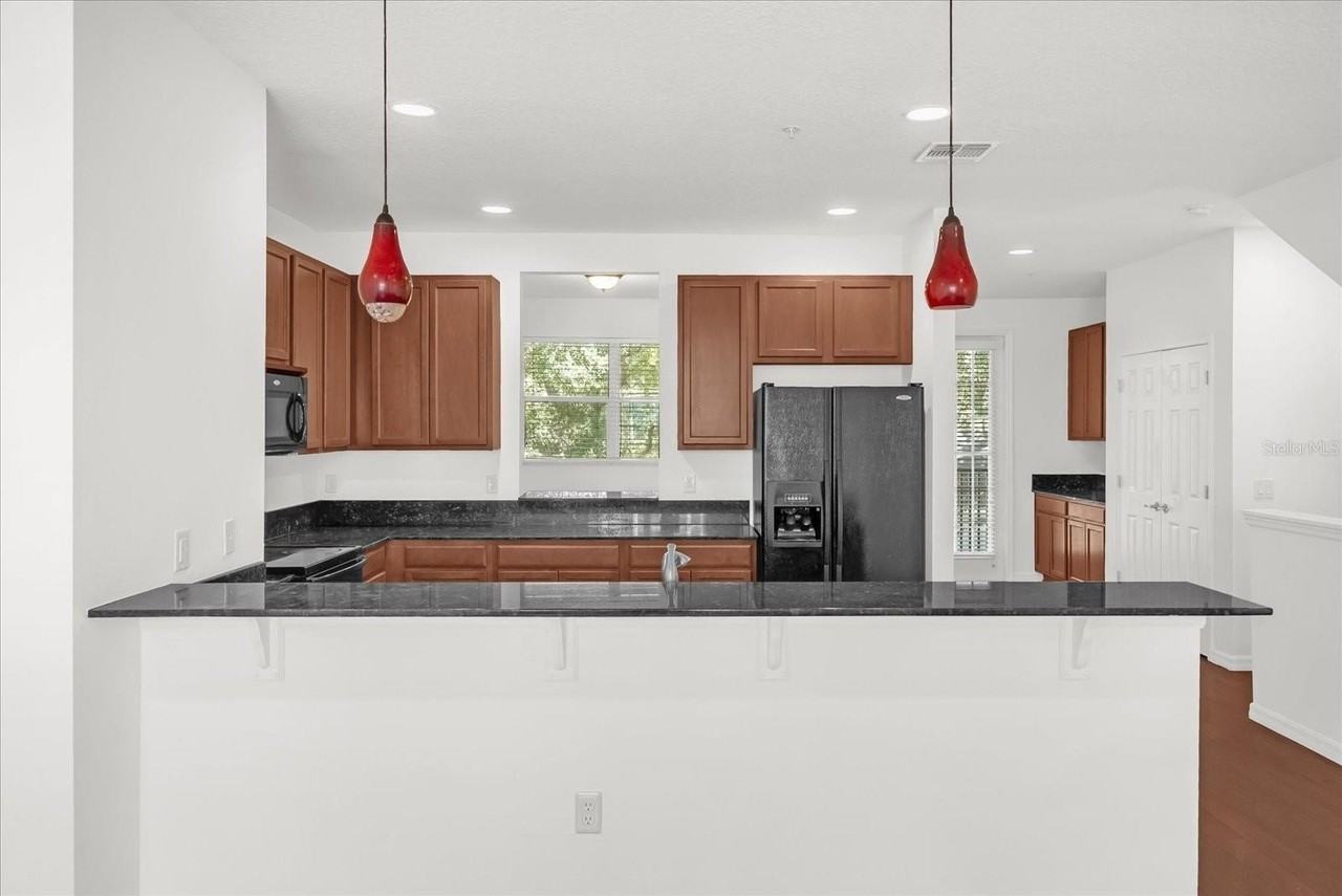 655 Pensacola Lane - Photo 3 of 36