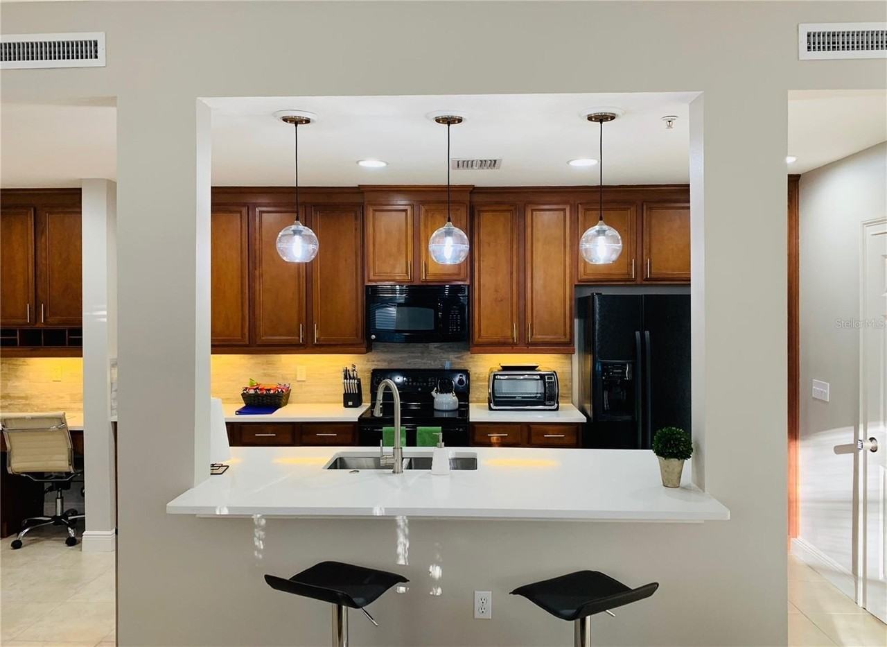 1400 Lake Baldwin Ln - Photo 2 of 18