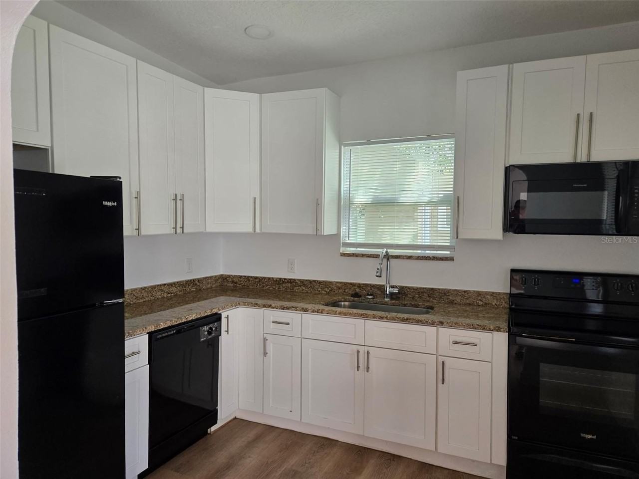 403 Avenue J Se - Photo 2 of 7