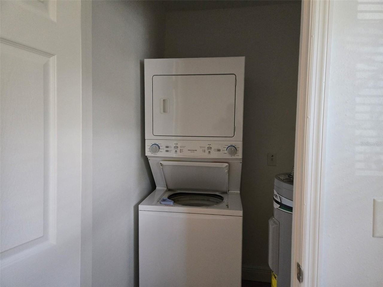 403 Avenue J Se - Photo 6 of 7