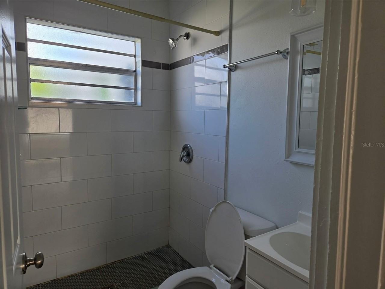 403 Avenue J Se - Photo 7 of 7