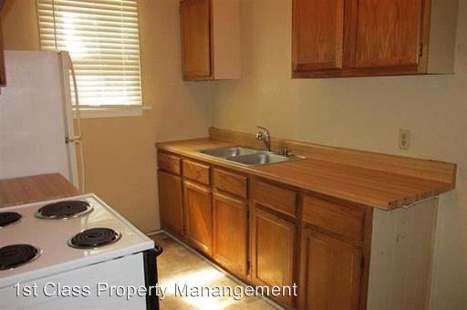 835 Poplar St - Photo 3 of 3