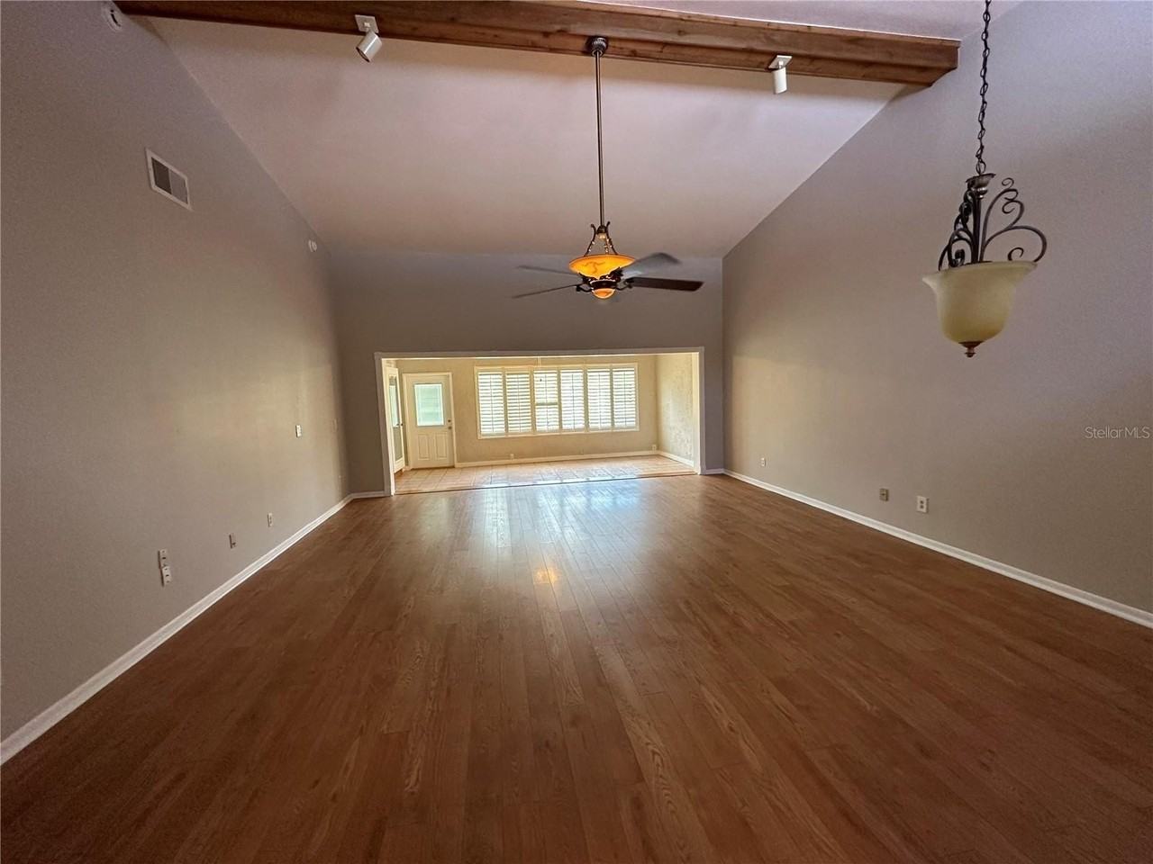 1539 Pickwood Ave - Photo 3 of 16