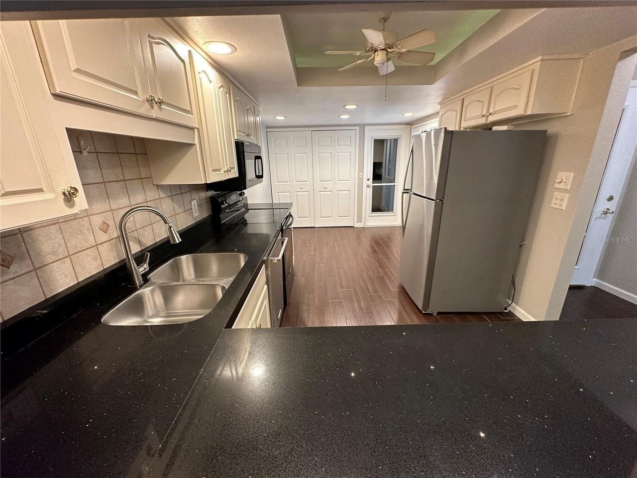 1539 Pickwood Ave - Photo 5 of 16