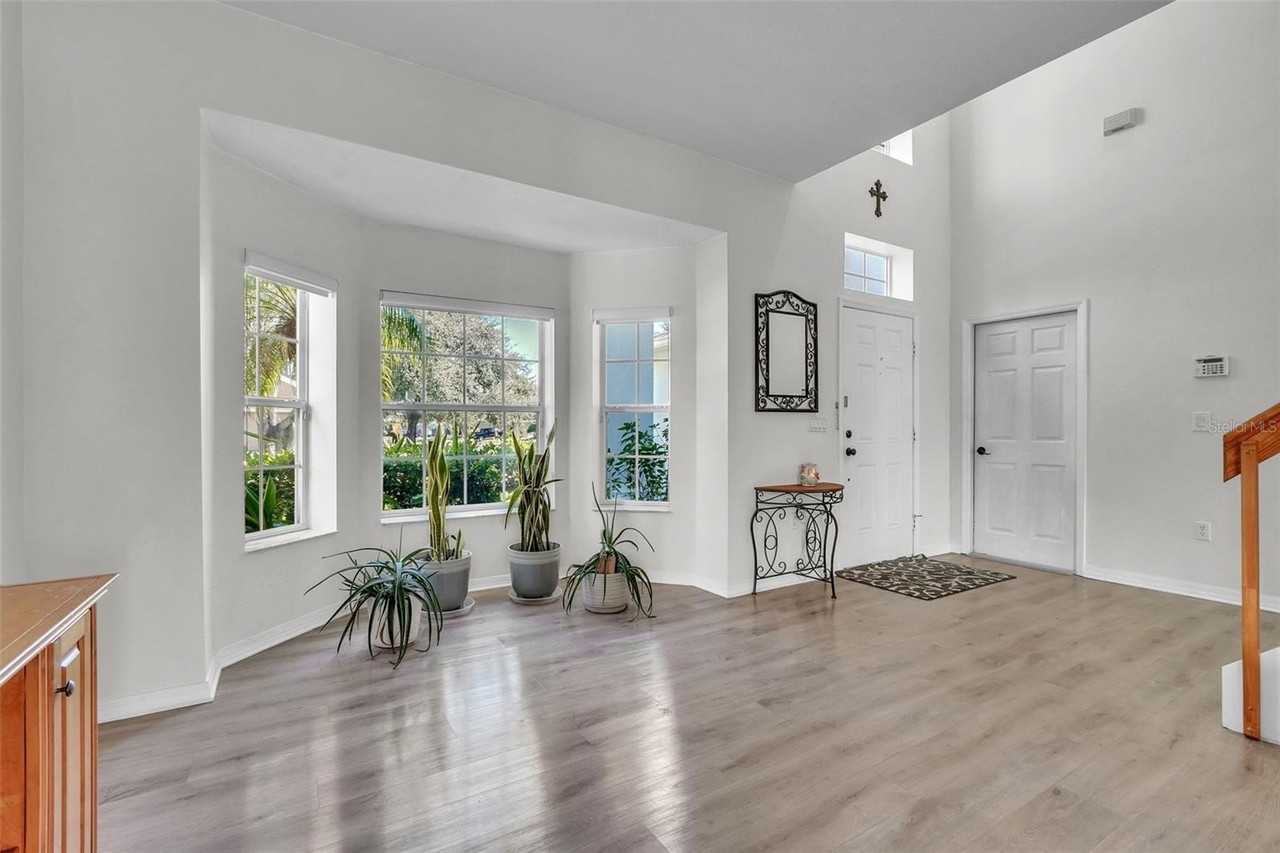 9826 Heron Pointe Dr - Photo 6 of 39