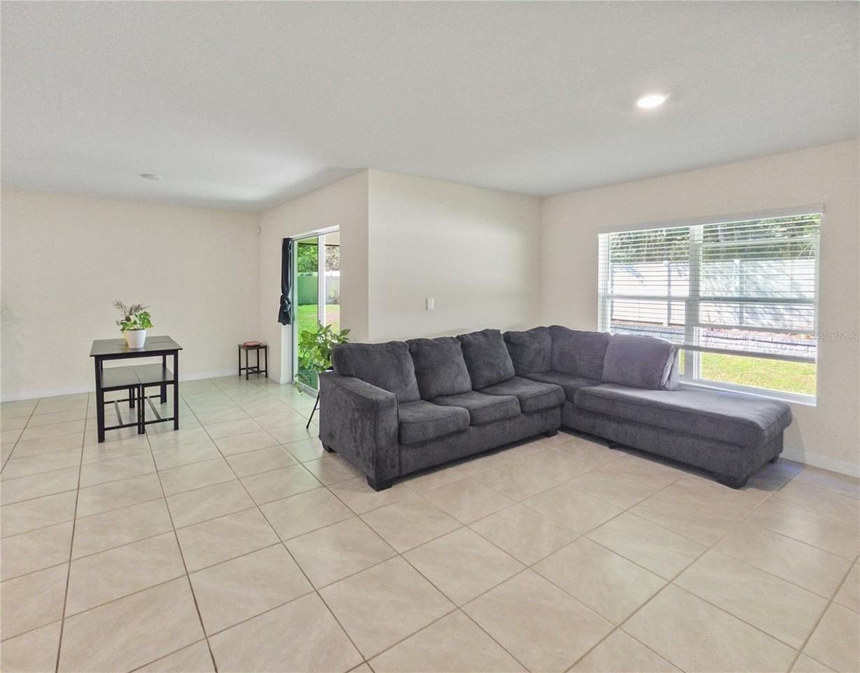 304 Se 66th Ct - Photo 6 of 28