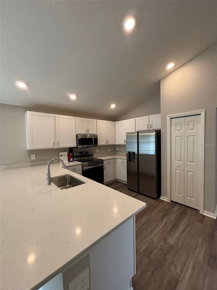 1850 Daystar Dr - Photo 3 of 16