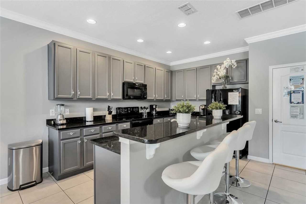 4348 Acorn Ct - Photo 2 of 33