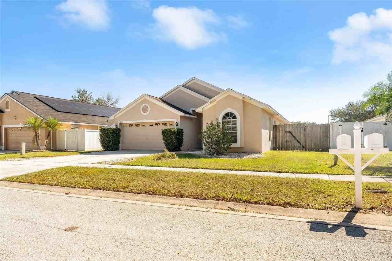 1442 Lake Shore Ranch Dr - Photo 5 of 38