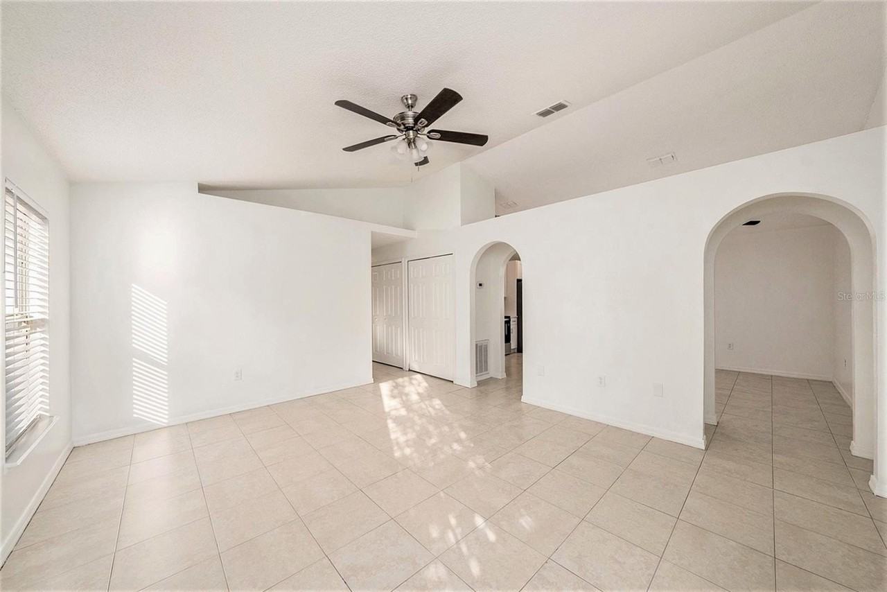 1020 Brenton Leaf Dr - Photo 4 of 25