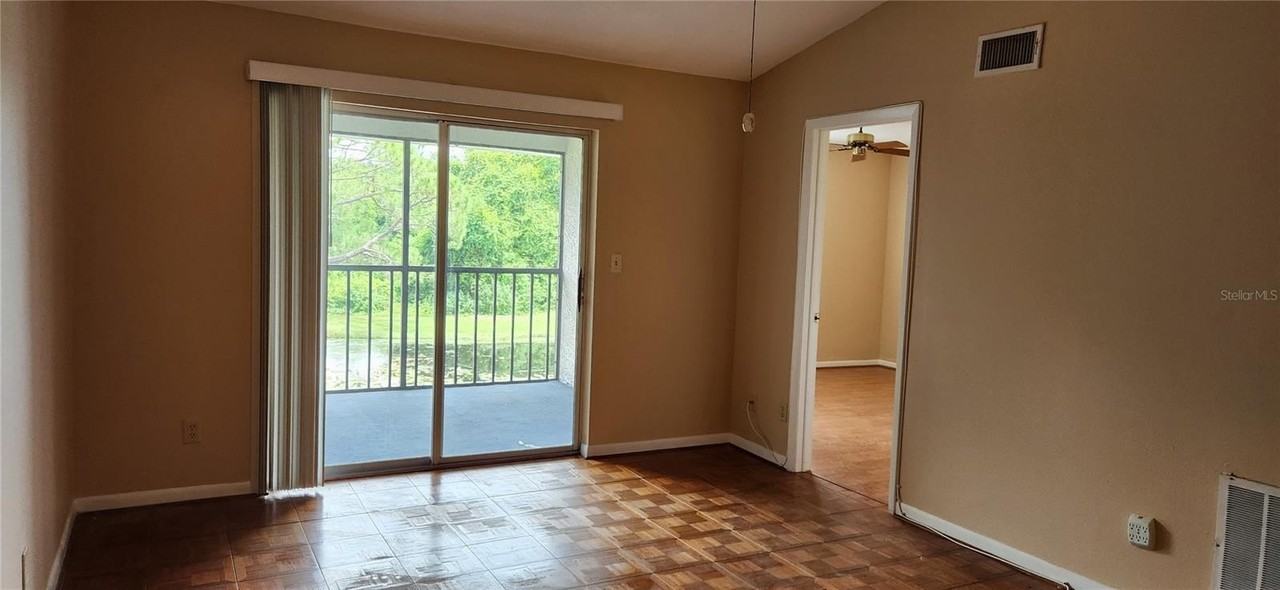 11201 122nd Ave #L232 - Photo 4 of 32