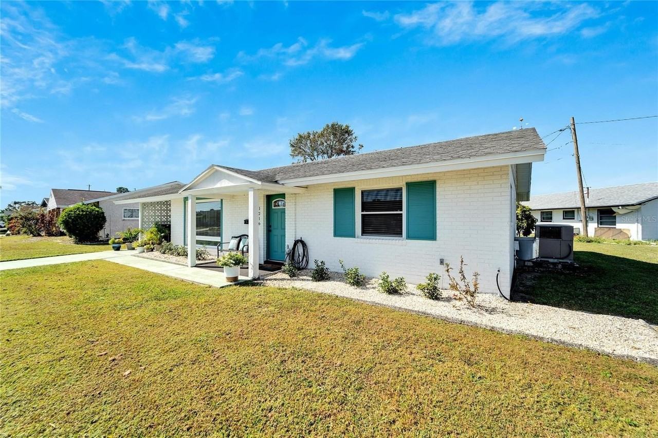 1216 Hacienda Dr - Photo 5 of 50