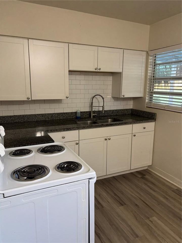 1102 Sunset Point Rd #2 - Photo 5 of 17