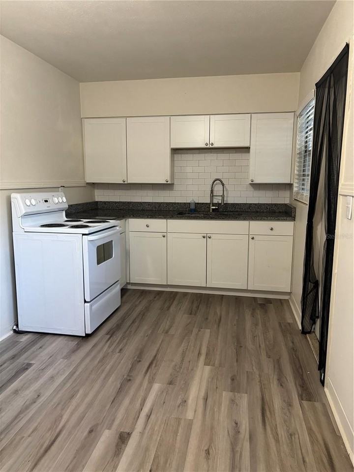 1102 Sunset Point Rd #2 - Photo 6 of 17